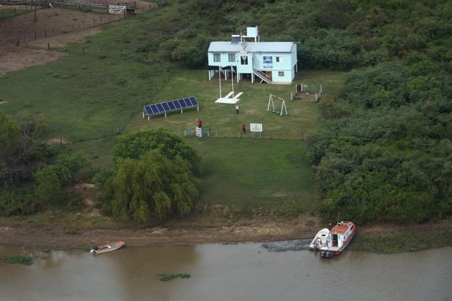 La escuela de la Sección Islas de Victoria (Entre Ríos). Alejada de la red eléctrica