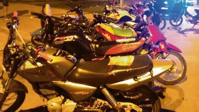 Algunas de las motos secuestradas en el operativo antipicadas en la zona sur de Rosario.