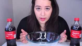 ¿Adiós al champú? Un video viral muestra cómo se consigue un buen pelo usando Coca Cola