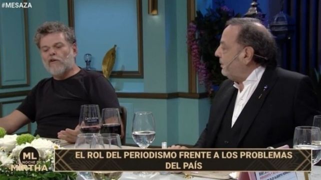 Sentado en la mesa de Mirtha Legrand