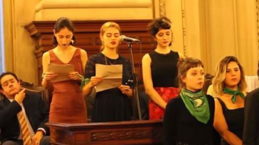 Alumnas denuncian por abuso sexual a directivos y profesores