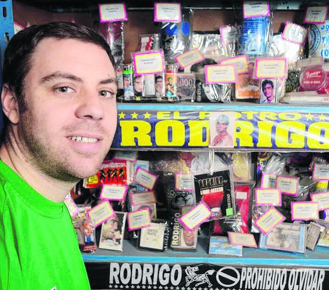 Loco por Rodrigo. Damián Cotarelo atesora más de seis mil objetos. &nbsp;