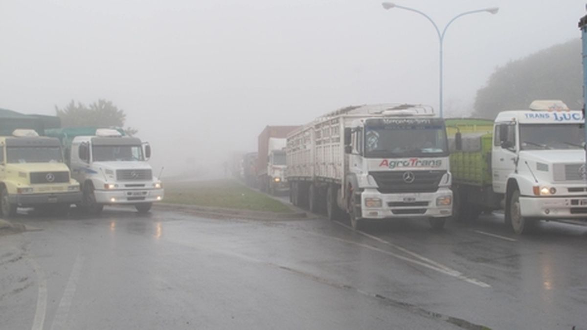 La niebla complica la visibilidad en las rutas y deja fuera de servicio ...