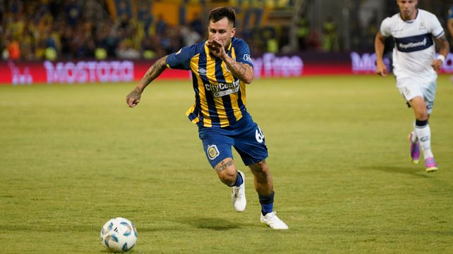 Jonatan Gómez fue titular ante Argentinos Juniors y estuvo en el banco contra Barracas Central. Por la Copa iría de movida.
