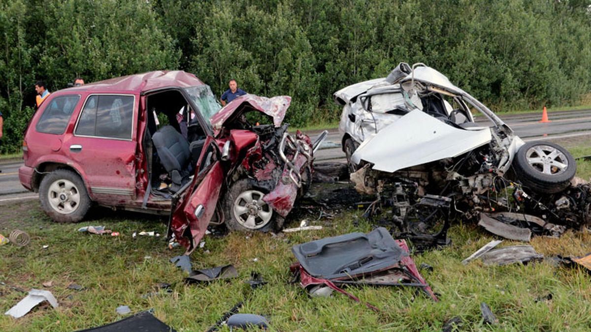 Cinco muertos tras un choque frontal de autos en Magdalena