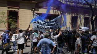 Manifestación de Obras Sanitarias en la sede rosarina de Aguas Santafesinas S.A.
