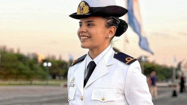 La entrerriana Selena Santana fue la mejor egresada de la Escuela Naval Militar.