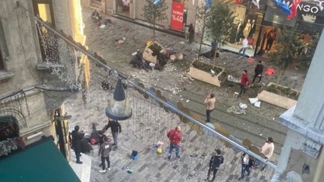 Explosión en una icónica avenida de la ciudad turca de Estambul dejó muertos y heridos