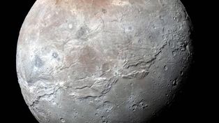 Desconcierto por nuevas vistas de la luna de Plutón
