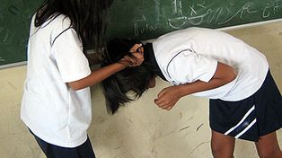 Sondeos señalan que cuatro chicas son golpeadas por día en Argentina por ser lindas”