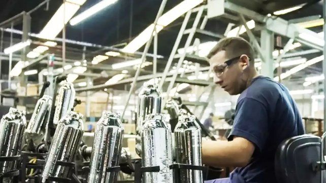 El Gobierno intimará a empresas y sindicatos por el convenios colectivos.
