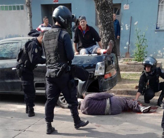 Dos de los heridos son asistidos por la policía. Fueron momentos de mucha tensión en Liniers y Mendoza.&nbsp;