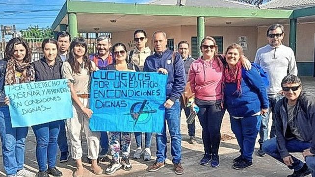 La comunidad educativa se manifestó la semana pasada hasta la Departamental de Escuelas