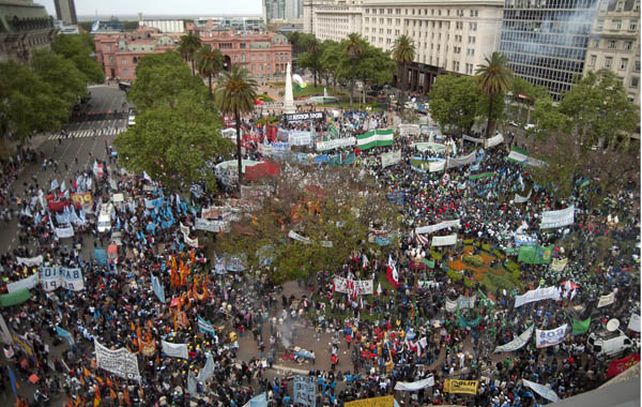 Protesta obrera. Una jornada en la Facultad de Humanidades busca recuperar la memoria de las luchas del movimiento obrero.