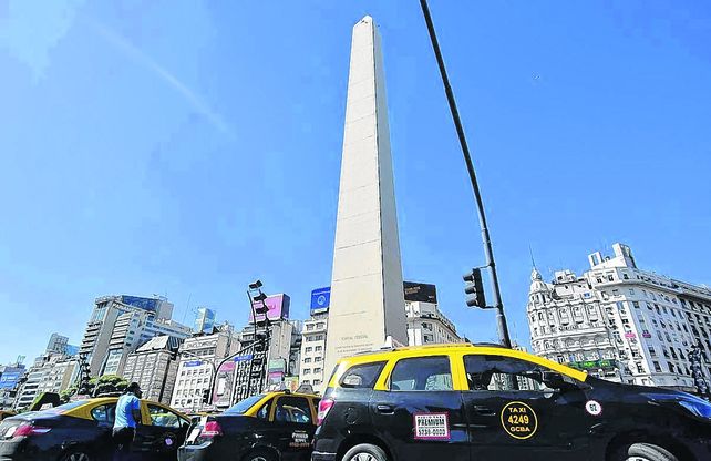 negativa. Los gremios de taxistas cortaron el tránsito contra Uber.