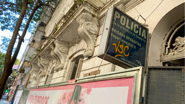 La comisaría 3ª fue una de las primeras inutilizadas en Dorrego y Salta. El histórico edificio luce abandonado en pleno microcentro rosarino.