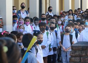 Educación: ministros de todo el país analizan la extensión del horario