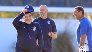 Maradona se puso otra vez al frente del plantel de Gimnasia