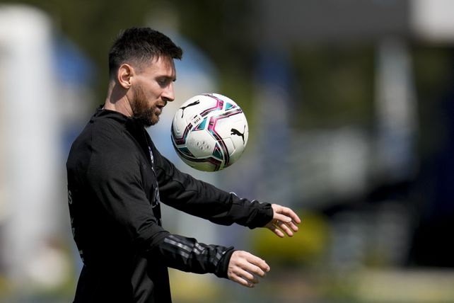 Amiga inseparable. Messi y la pelota