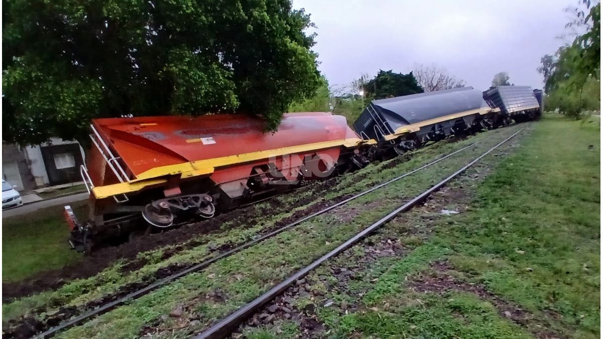 A días del descarrilamiento del tren, ahora un choque enciende el alerta vecinal: "Los trenes vienen muy rápido y las vías están descalzadas"