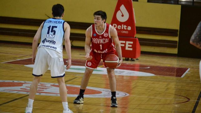 Gastón Gerbaudo controla la naranja. Buena victoria de Provincial sobre Deportivo Norte en la Liga Argentina de básquet.