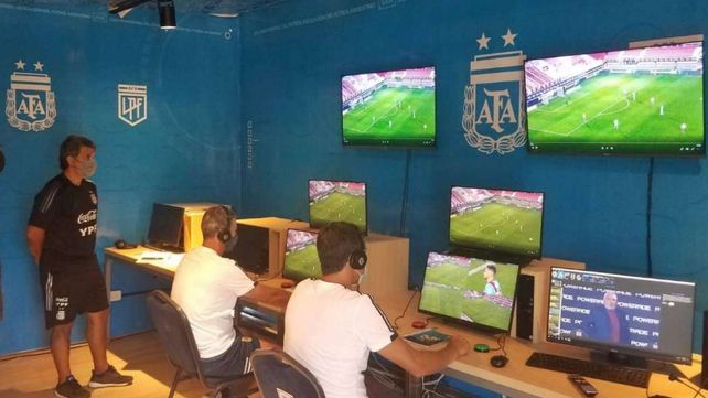 En medio de las polémicas, designaron a los árbitros del VAR de la fecha 18