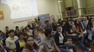 Los asistentes a la cátedra llenaron el aula 24. 