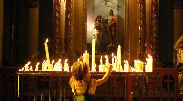 Dos emprendedores católicos crearon una app para prender velas a distancia