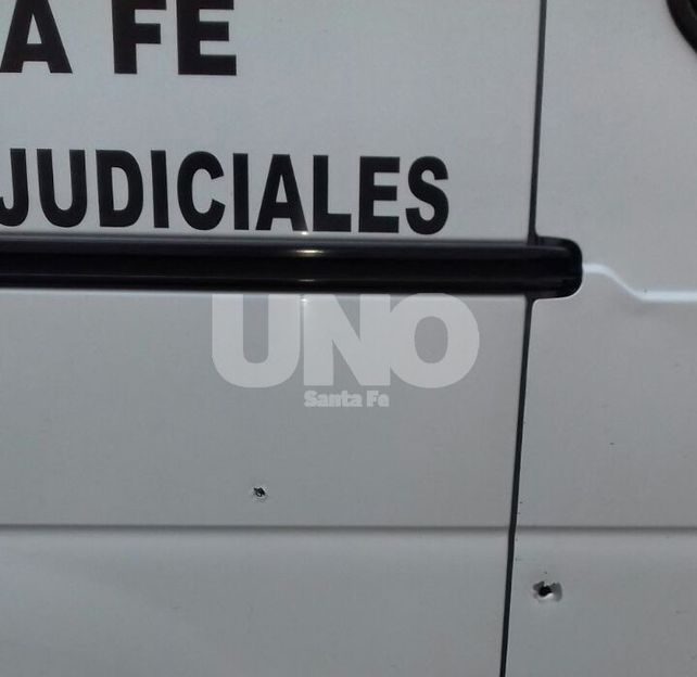 Atacan a tiros al vehículo que trasladaba a los acusados por el crimen del Pájaro Cantero