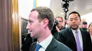 Zuckerberg asume ante el Congreso fallas de Facebook
