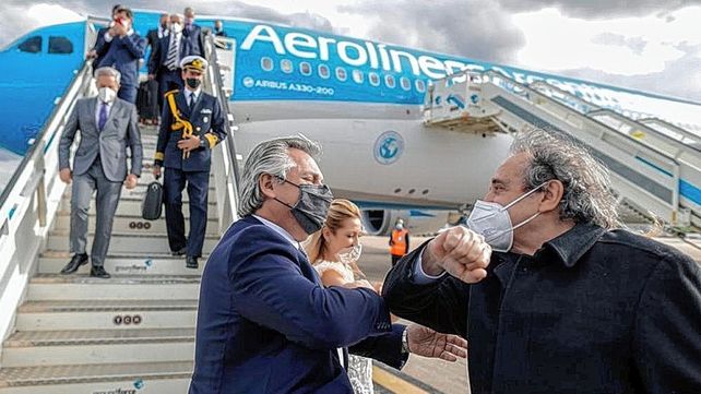 El presidente Alberto Fernández arribó este sábado a la Argentina