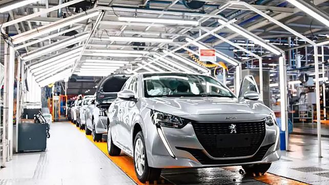 Peugeot vuelve a frenar la producción del 208 en El Palomar