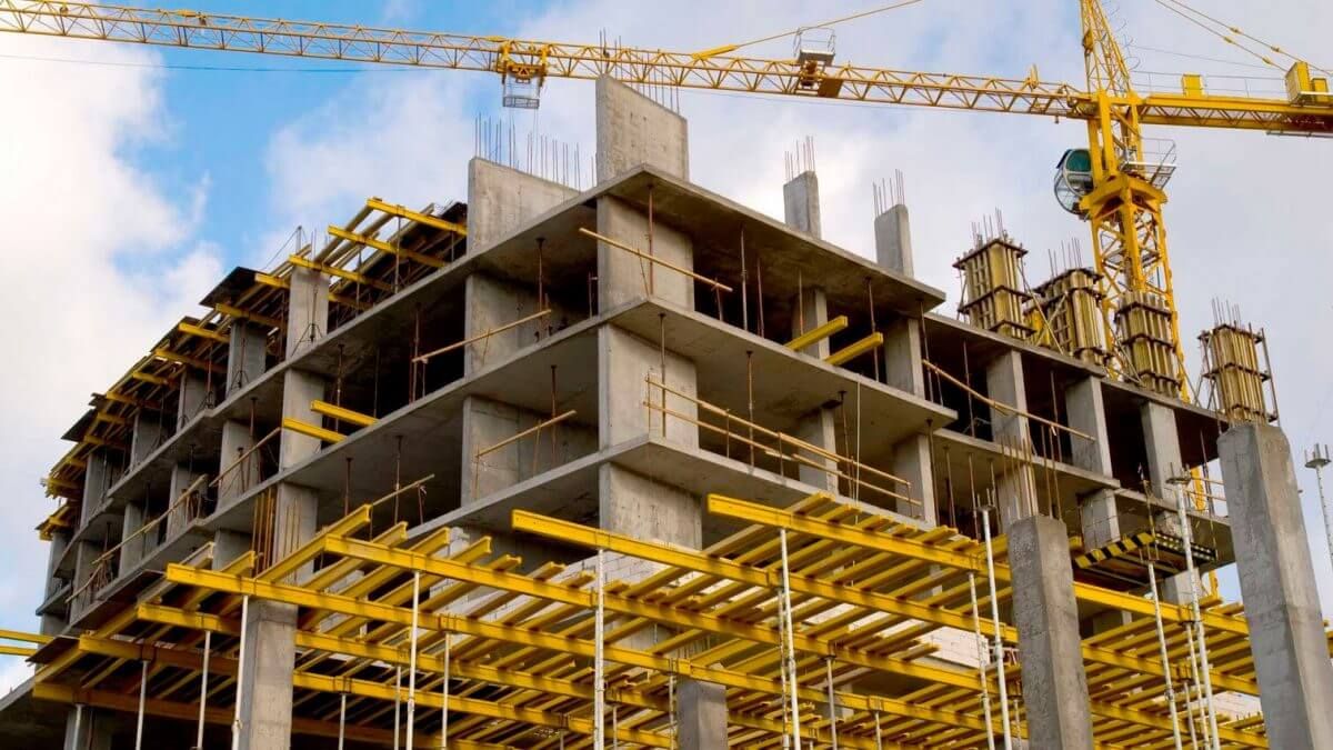Indec: la producción industrial volvió a hundirse en abril