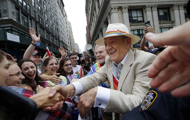 El actor Ian McKellan estuvo en los festejos en Nueva York.