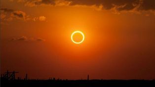 Comenzó el eclipse de sol anular, que puede verse desde cualquier punto del país