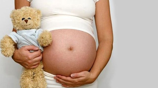 En Santa Fe, la maternidad entre menores de 15 años cayó a la mitad