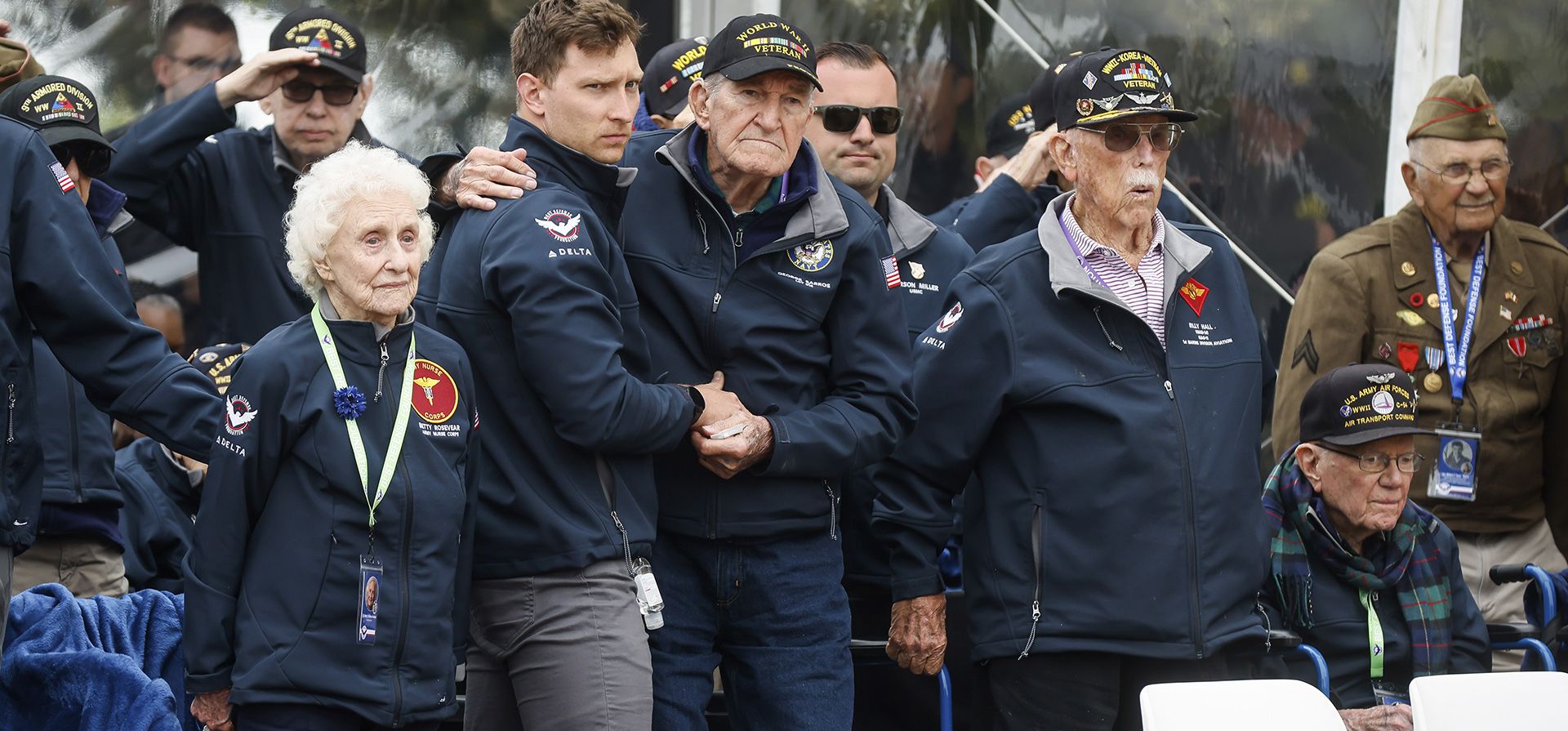 Veteranos de guerra estadounidenses asisten a una ceremonia para conmemorar el 79º aniversario del asalto que condujo a la liberación de Francia y Europa occidental del control nazi, en el cementerio estadounidense de Colleville-sur-Mer, Normandía, Francia, el martes 6 de junio de 2023. (Foto AP/Thomas Padilla) Veteranos de guerra estadounidenses asisten a una ceremonia para conmemorar el 79º aniversario del asalto que condujo a la liberación de Francia y Europa occidental del control nazi, en el cementerio estadounidense de Colleville-sur-Mer, Normandía, Francia, el martes 6 de junio de 2023. (Foto AP/Thomas Padilla)