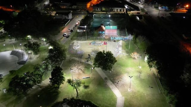 La Municipalidad instala nuevas luminarias LED en un sector del Parque Urquiza. “El objetivo es el 100% de luminarias LED en Paraná