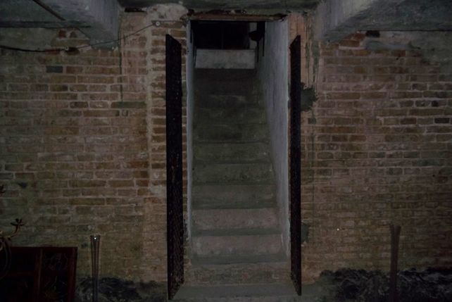 Escalera que comunica al subsuelo de la Iglesia de la Inmaculada Concepción.