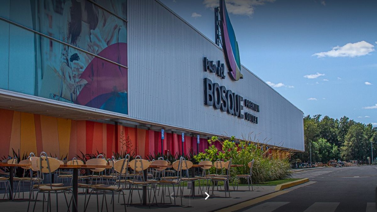 Buscan a una pareja por el robo 20 perfumes de un reconocido shopping de la ciudad