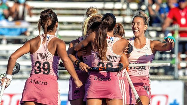 El seleccionado argentino aplastó a Chile por 4 a 0 y se metió entre los cuatro mejores de la Copa Panamericana.