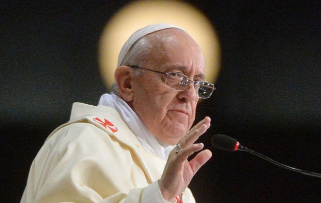 El Papa mandó desde Roma sus condolencias para las víctimas y sus familiares.