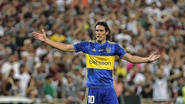 Siguen los problemas: se lesionó Edinson Cavani y no viaja a Ecuador.