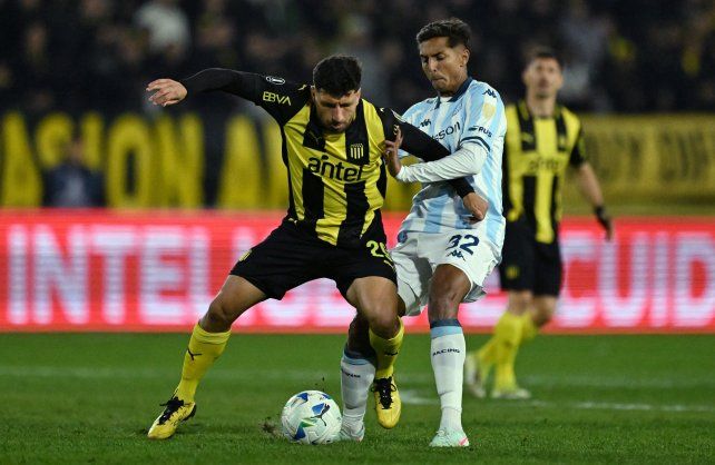 El paranaense Eric Remedi titular en Peñarol ante Racing