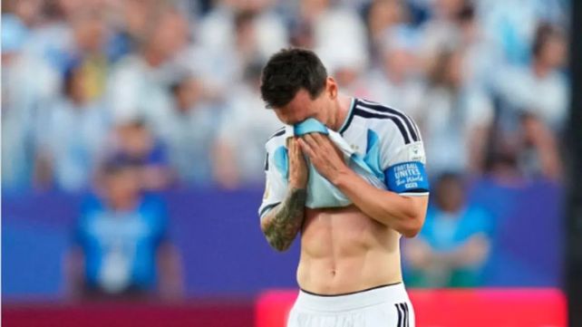 Lionel Messi marcó un gol y las lágrimas inundaron sus ojos
