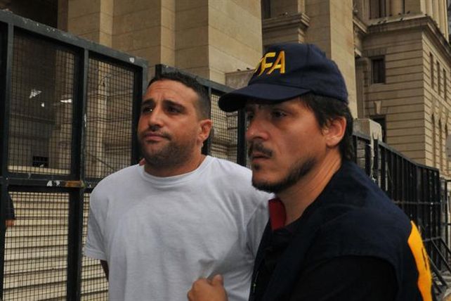 El barrabrava al entrar a tribunales.