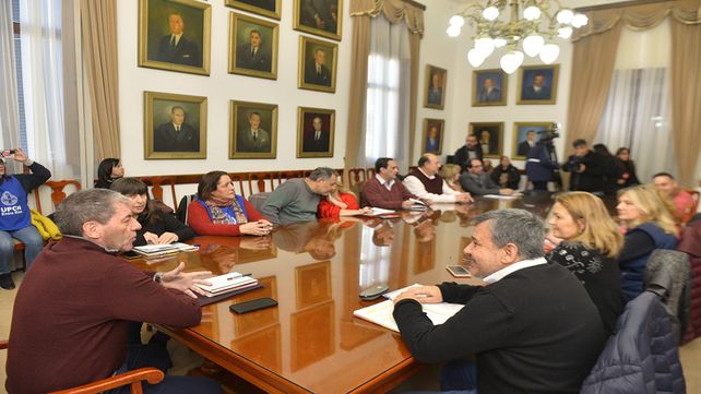 Paritarias: el gobierno citó a gremios estatales y docentes