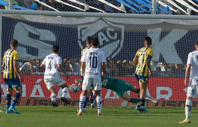 Con Tevez al mano del equipo, Central se quedó afuera de la copa por penales contra Quilmes, en Córdoba.