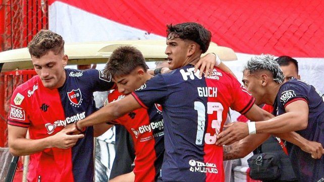 Newells ganó de visitante en la cancha de Huracán.