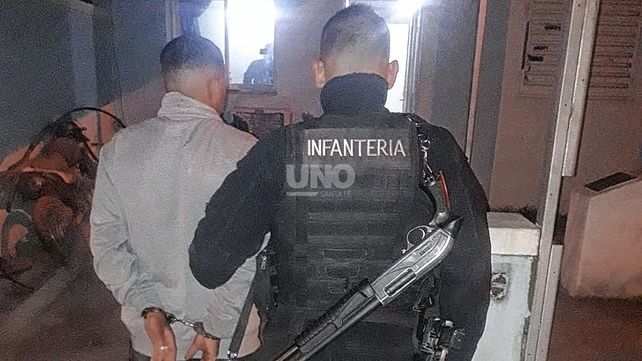 Lesionó a su bebé de cuatro meses en la cabeza cuando le tiró con un termo a su mujer